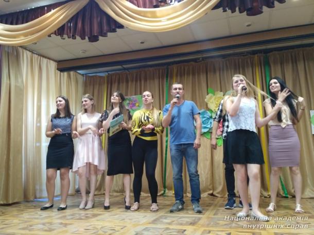 Курсанти та студенти ННІ №3 привітали підшефних