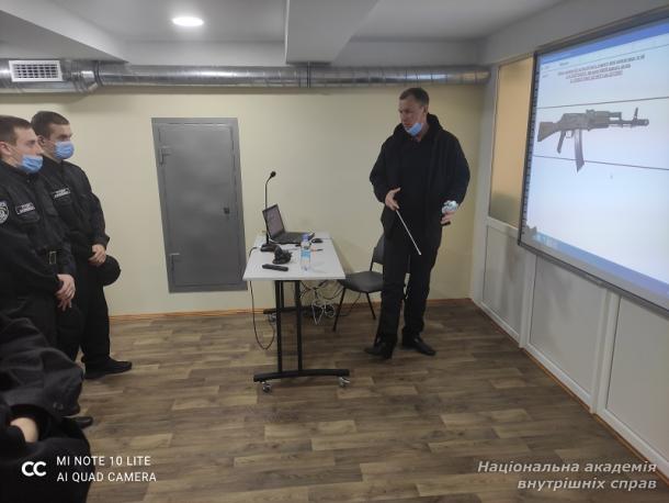 Ознайомча екскурсія центральним корпусом академії для першокурсників ННІ № 2 