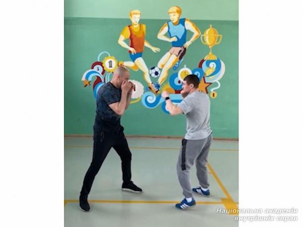 Техніка виконання ударів руками