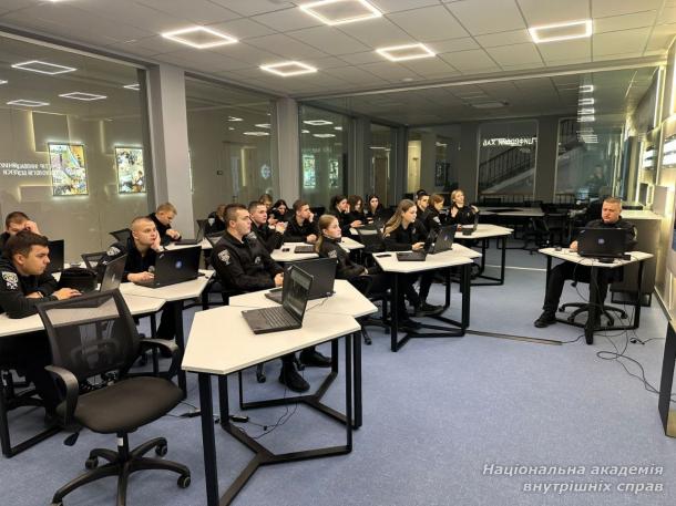 Сучасна криміналістика в дії: курсанти ННЕКІ НАВС опановують методи ідентифікації особи
