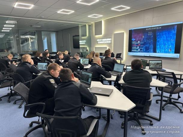 Сучасна криміналістика в дії: курсанти ННЕКІ НАВС опановують методи ідентифікації особи
