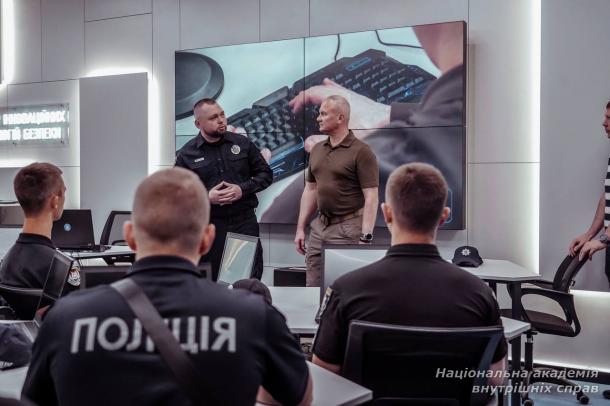 У Національній академії внутрішніх справ відкрито сучасний “Цифровий hub”