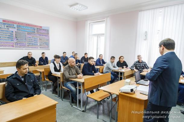 Проведення бінарного заняття англійською мовою зі слідчими Національної поліції