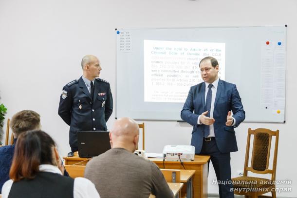 Проведення бінарного заняття англійською мовою зі слідчими Національної поліції