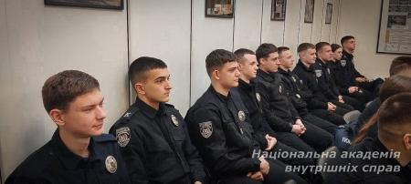 Курсанти обговорили виклики професії слідчого з випускницею академії