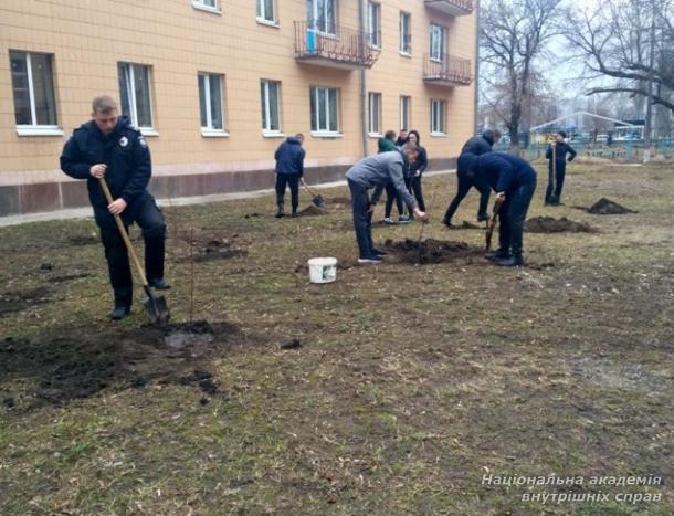 Студенти та курсанти ННІ №3 до свята 8 Березня висадили фруктовий сад