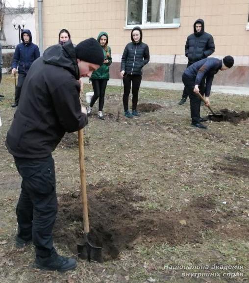 Студенти та курсанти ННІ №3 до свята 8 Березня висадили фруктовий сад