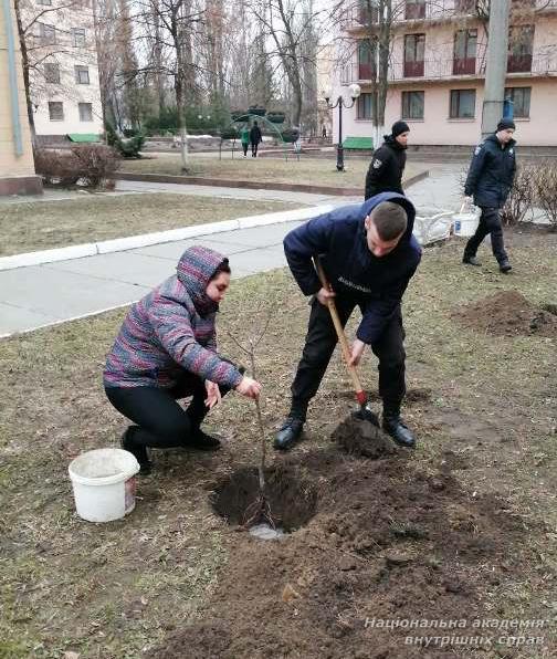 Студенти та курсанти ННІ №3 до свята 8 Березня висадили фруктовий сад