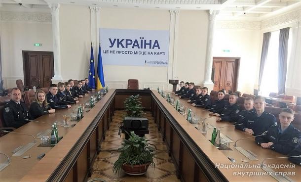 Екскурсія до Будинку Уряду України