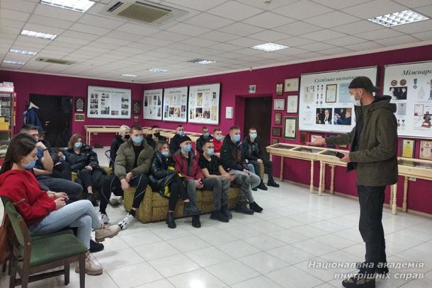 Курсанти ННІ № 3 продовжують знайомство з експозиціями музею-студії  «Сила патріотизму» 