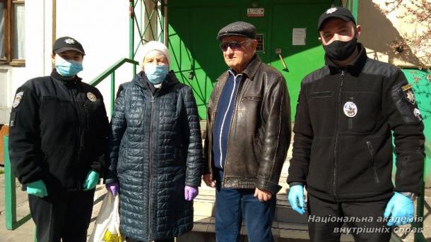 Волонтери НАВС допомогли доставити 1339 продовольчих наборів дарничанам