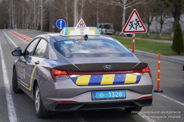 Офіційна делегація з питань дорожнього руху Міністерства внутрішніх справ Франції  відвідала автошколу Національної академії внутрішніх справ