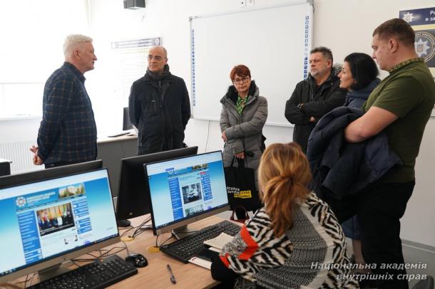 Офіційна делегація з питань дорожнього руху Міністерства внутрішніх справ Франції  відвідала автошколу Національної академії внутрішніх справ
