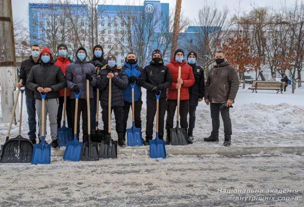 Курсанти ННІ № 3 опікуються хворими столичної лікарні № 1