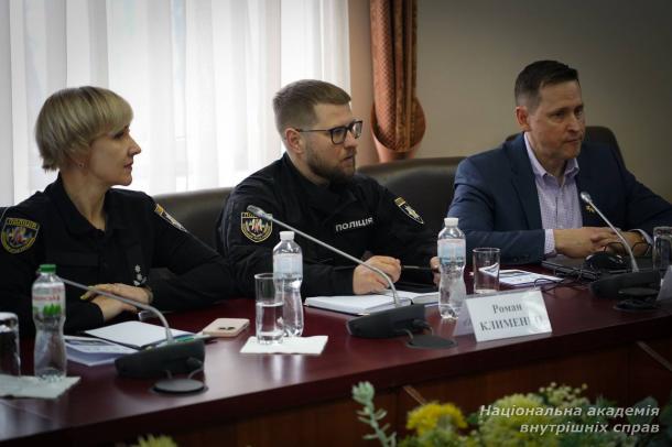  Обмін міжнародним досвідом: у Національній академії внутрішніх справ відбувся практичний семінар за участю поліграфологів Канадської кінної поліції