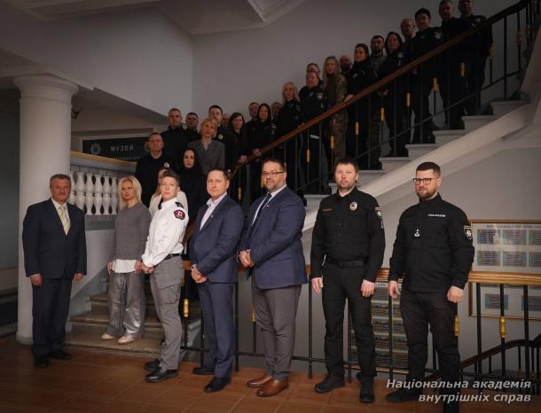  Обмін міжнародним досвідом: у Національній академії внутрішніх справ відбувся практичний семінар за участю поліграфологів Канадської кінної поліції