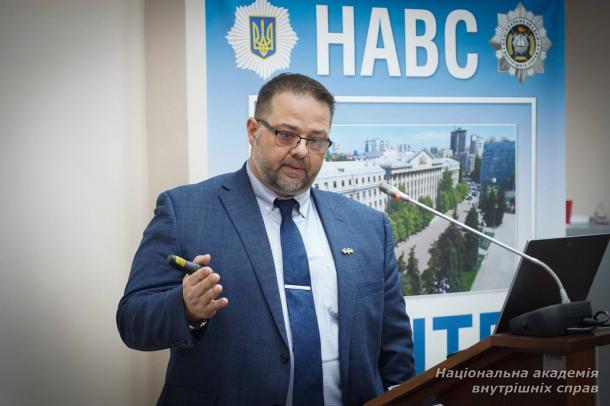  Обмін міжнародним досвідом: у Національній академії внутрішніх справ відбувся практичний семінар за участю поліграфологів Канадської кінної поліції