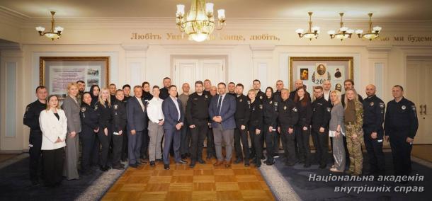  Обмін міжнародним досвідом: у Національній академії внутрішніх справ відбувся практичний семінар за участю поліграфологів Канадської кінної поліції