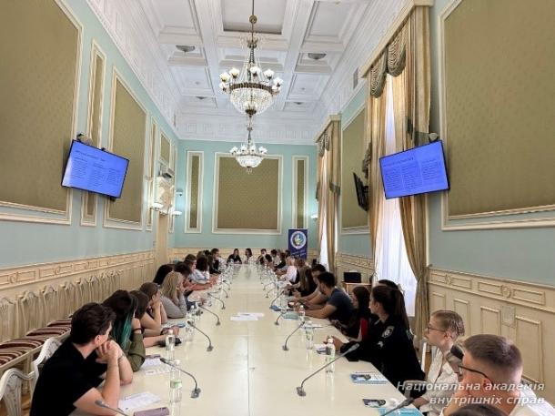 Представники Парламенту курсантсько-студентського самоврядування НАВС взяли участь у круглому столі «Молодь і ринок праці»