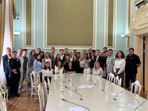 Представники Парламенту курсантсько-студентського самоврядування НАВС взяли участь у круглому столі «Молодь і ринок праці»