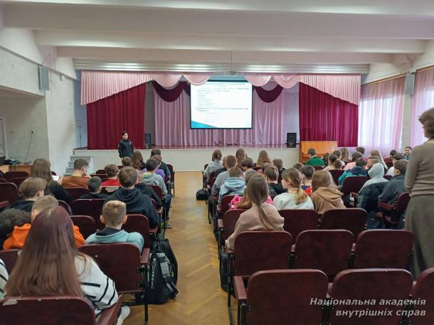 Правопросвітницькі і профорієнтаційні заходи в школах столиці тривають