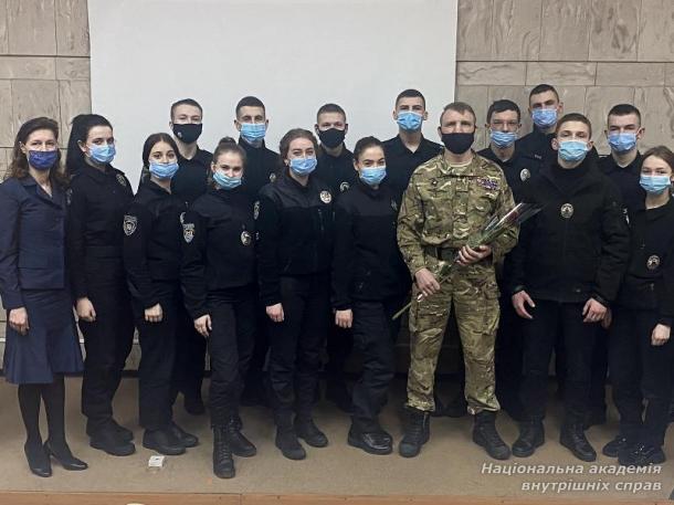 Зустріч курсантів ННІ № 3 НАВС з командиром добровольчого батальйону «Миротворець» Андрієм Бахтовим