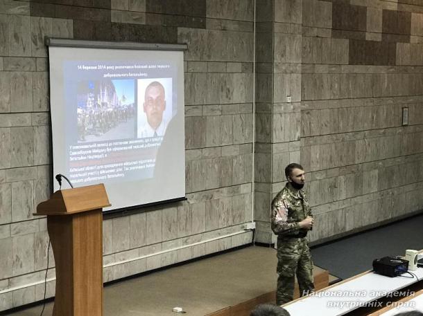 Зустріч курсантів ННІ № 3 НАВС з командиром добровольчого батальйону «Миротворець» Андрієм Бахтовим