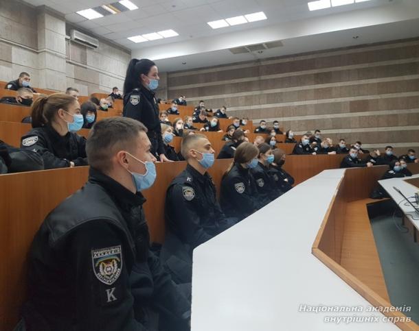 Зустріч курсантів ННІ № 3 НАВС з командиром добровольчого батальйону «Миротворець» Андрієм Бахтовим