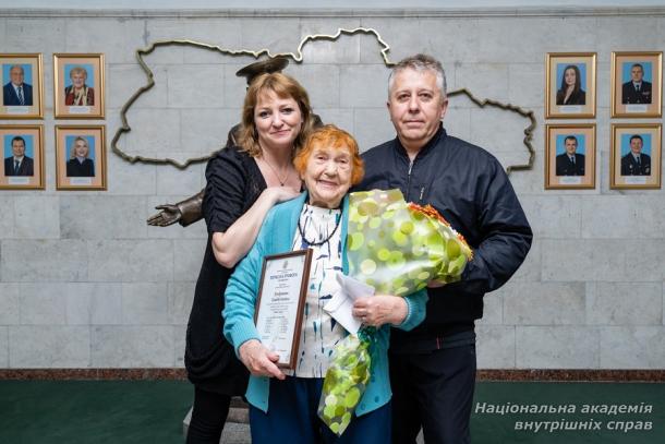 Тернистий шлях достойної людини 