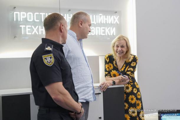 Мітці Пердью в НАВС: про освіту, війну й силу ментального здоров’я