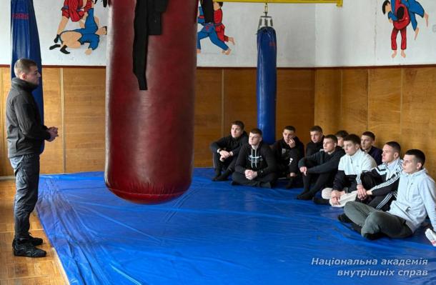 Бінарне заняття зі спеціальної фізичної підготовки з майбутніми криміналістами