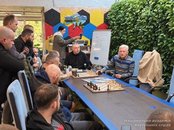 Інструктори безбар’єрної автошколи МВС відвідали ветеранів центру «Титанові»