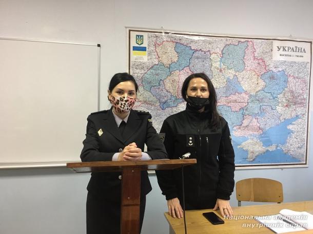 На занятті в ННІ № 2 НАВС – гостя з Департаменту стратегічних розслідувань НПУ