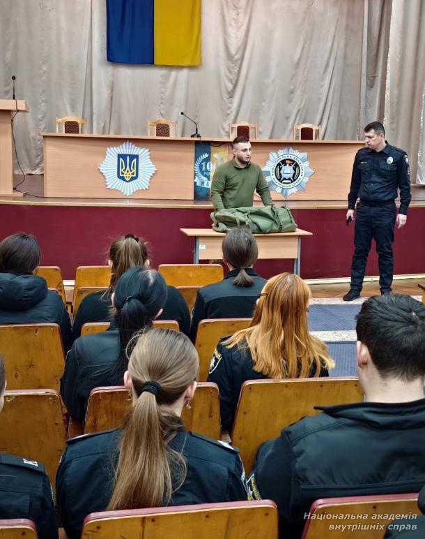 Зустріч з випускником академії в межах військово-патріотичного виховання
