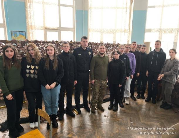 Зустріч з випускником академії в межах військово-патріотичного виховання