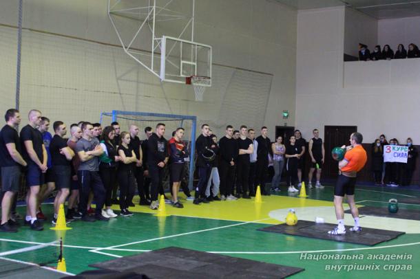 Найсильніші з-поміж найсильніших: змагання з гирьового спорту в ННІ № 3  НАВС 