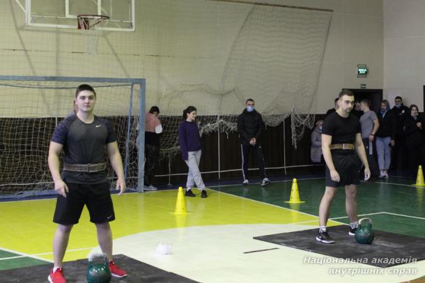Найсильніші з-поміж найсильніших: змагання з гирьового спорту в ННІ № 3  НАВС 
