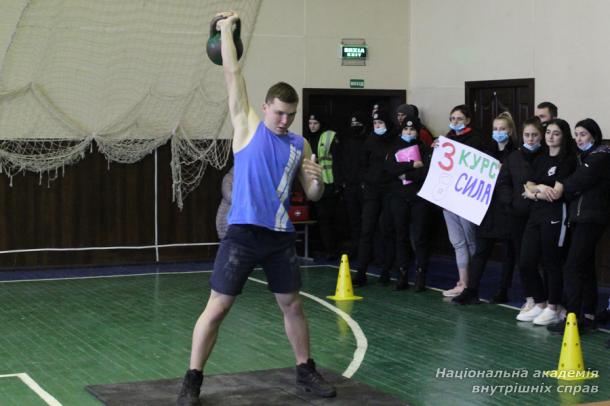 Найсильніші з-поміж найсильніших: змагання з гирьового спорту в ННІ № 3  НАВС 