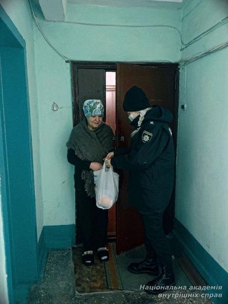 «Рука допомоги» від волонтерів ННІ № 3 НАВС