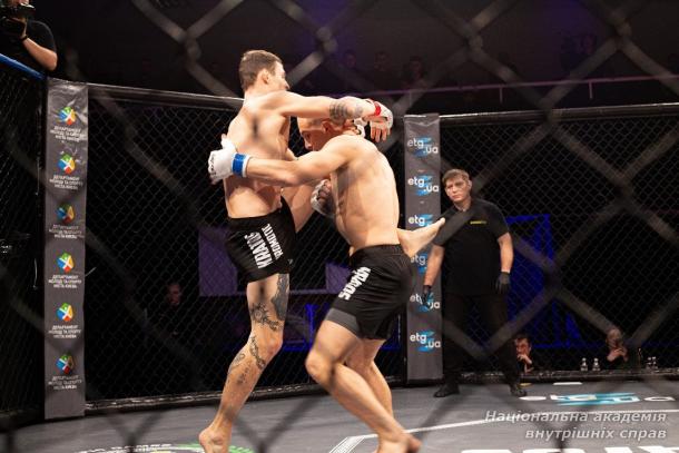 Курсант академії виграв черговий професійний бій з панкратіону