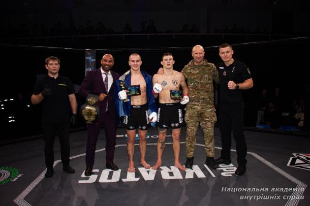 Курсант академії виграв черговий професійний бій з панкратіону