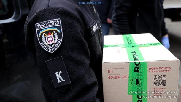 Протягом доби курсанти ННІ № 3 НАВС передали соціально незахищеним дарничанам 500 продовольчих наборів