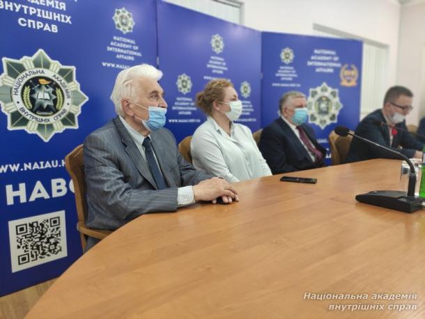 Три питання фахівцю: шлях від практики до науки