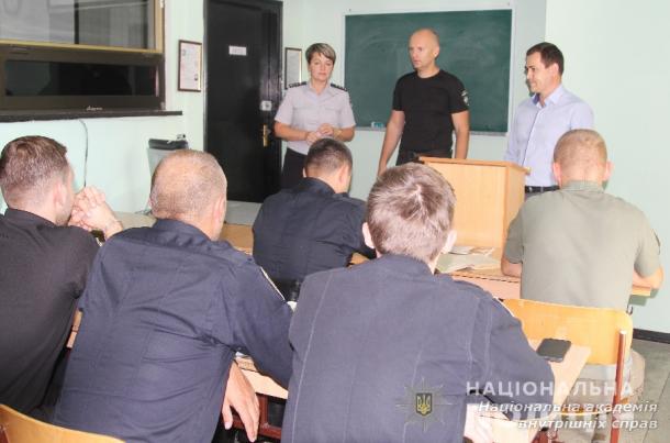 Заняття із кримінального права слухачам НАВС провели досвідчені практики 