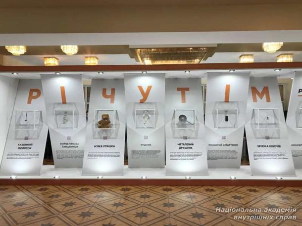 Інсталяція-виставка в ННІ № 3 НАВС «Річ у тім…»