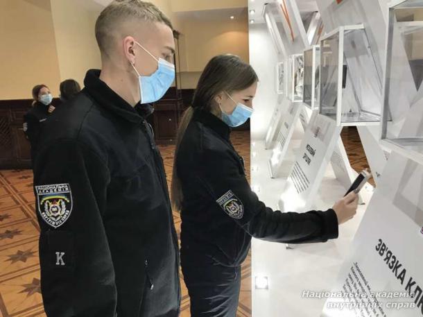 Інсталяція-виставка в ННІ № 3 НАВС «Річ у тім…»