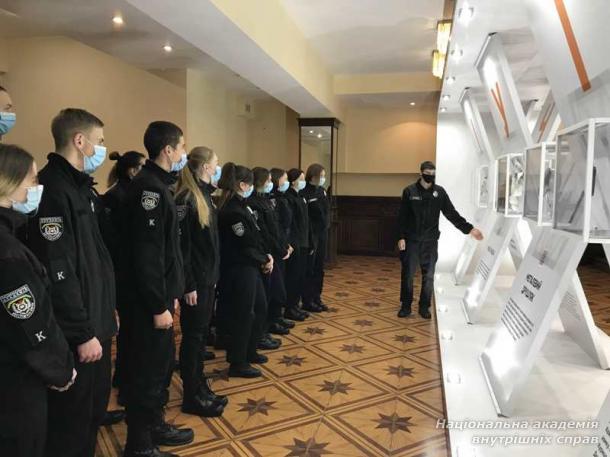 Інсталяція-виставка в ННІ № 3 НАВС «Річ у тім…»