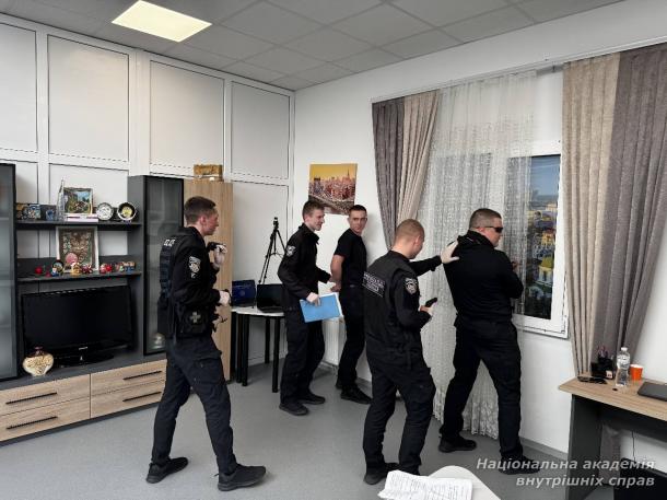 Інноваційні методи підготовки: курсанти НАВС відпрацьовували тактику протидії торгівлі людьми в умовах, наближених до реальних