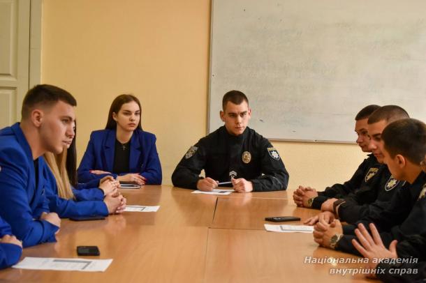 Діалог заради майбутнього: курсанти НАВС і студенти ДДУВС обговорили співпрацю самоврядувань