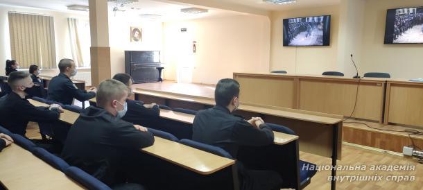 У ННІ № 1 вшанували подвиг Героїв Небесної Сотні 